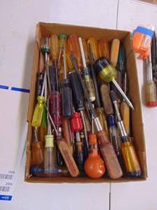 lot 2355 image: dlarge assortment of screwdrivers