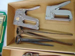 lot 2369 image: Staplers and 2 Pair of Nips