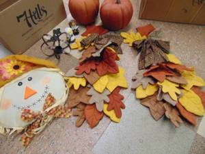 lot 2405 image: Fall Dcor