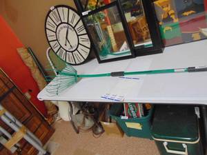 lot 2413 image: Garden Grabber - extendable applePeachPear Picker