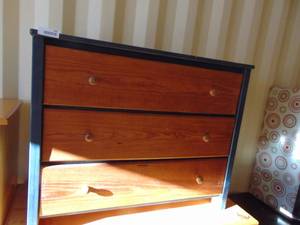 lot 2442 image: 3 Drawer Chest -