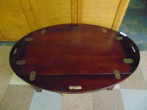 lot 2463 image: Coffee Table Dark color -  Folds