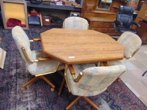 lot 2468 image: Chromcraft Dinette set -
