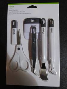 lot 5460 image: Cricut Basic Tool Set Spatula,weeder,scraper,scissors,tweezers (2006969)