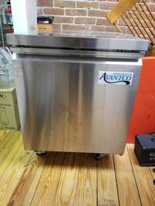 lot 486 image: Avantco Freezer 178SSUC27FHC