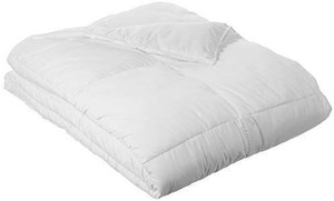 lot 35347 image: AmazonBasics White Comforter