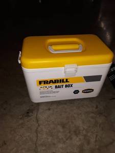 lot 35361 image: Frabill Bait Box with Aerator, 8 qt