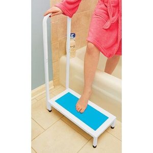 lot 36727 image: NON-SLIP SAFETY SUPPORT BATH STEP WITH HANDLE - SUPPORTS UP TO 500 LBS