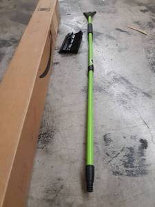 lot 38028 image: Ice ScraperBrush Extention Pole