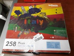 lot 30229 image: 258pc Art Set
