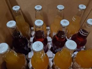 lot 39486 image: (4)Each IZZE Sparkling Peach, Cherry, Clementine Juice bottle X 12 oz (Pack of 12)