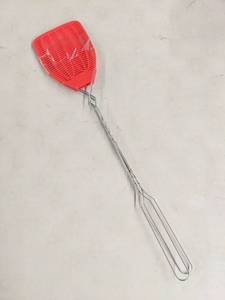 lot 36265 image: Enoz Fly Swatter, Wire Handled Plastic Fly Swatter, Assorted Colors 2 Pack