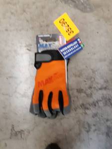 lot 35290 image: Midwest Gloves & Gear MX453-L Max Water Resistant Glove,  retail price $15.97