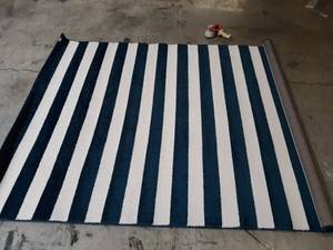 lot 35340 image: indoor outdoor rug retail price $150.00