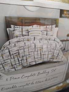 lot 35880 image: Grey Geometric comforter set QUEEN.