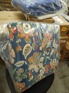 lot 35925 image: Floral Out door chair Cuchion