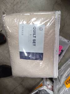 lot 35950 image: Onetear Bedspread Coverpillow Shams Pre-wash Microfiber Quilted Coverlet Quilt