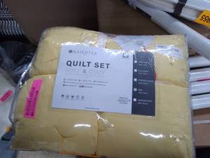 lot 35957 image: KENSENTEX QUILT BEDSPREAD SET