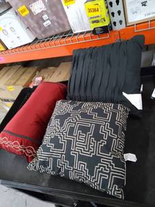 lot 35993 image: 3 bed cushion set .