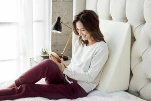 lot 1103 image: Brentwood Home Zuma Therapeutic Wedge Pillow, Helps with Sleep & Acid Reflux, 100% Made in USA, CertiPUR-US - Washable Natural Bamboo Cover, 12 x 24 x 24