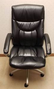 lot 6009 image: ANJI Grand Orient Furniture Co.  Office Chair  21 in. Seat