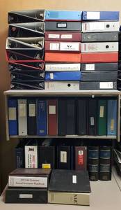 lot 6039 image: Large Lot of 2 12 to 3 in. Binders  Various Sizes and Colors