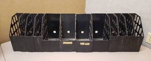 lot 6046 image: Lot of Plastic MagazineJournal Holders  2 Sizes 6 in. & 3 in. wide