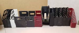 lot 6048 image: Lot of Plastic MagazineJournal Holders  Many Sizes