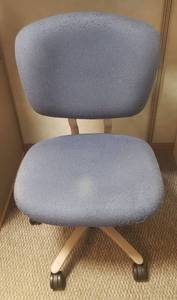 lot 6078 image: Haworth Blue Tweed Office Chair  Seat measures 25 in.