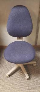 lot 6086 image: Haworth Blue Tweed Fabric Office Chair  Seat Measures 18 in.