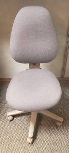lot 6090 image: Haworth Gray Tweed Fabric Office Chair  Seat Measures 18 in. and Plastic Adjustable Foot Rest  18 x 13 in.
