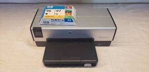 lot 6147 image: HP Deskjet 6540 Color Printer wBox of Ink  Powers On