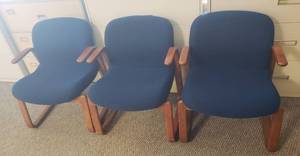 lot 6170 image: Lot of 3 Blue Tweed Fabric and Wood Office Seating Chairs  Seat measures 21 in.