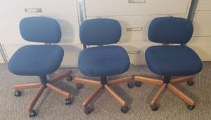 lot 6173 image: Lot of 3 Kimball Blue Tweed Fabric and Wood Office Chairs  Seat Measures 18 in.