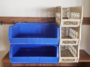 lot 6182 image: Lot of 5 Plastic Stacking Storage Bins