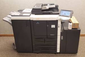 lot 6222 image: Konica Minolta BizHub 751 Copier w2 Accessories (Large Capacity Paper Feeder and Office Assistant)