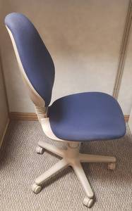 lot 6089 image: Haworth Blue Smooth Fabric Office Chair  Seat Measures 18 in.  same as Lot 6088