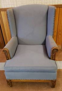 lot 6249 image: Romweber Viking Oak Furniture  Wing Back Chair  Slate Blue Upholstery wCarved Oak Trim  27 in. x 31 in. x 38 in. Tall (back)