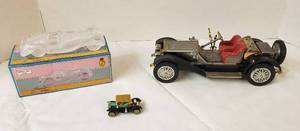 lot 6271 image: Lot of Classic Cars Decor  3 Cars  Various Sizes