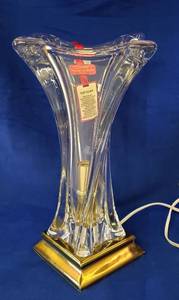 lot 6331 image: Cristalleries De Vintage Vannes Le Chatel France Table Lamp  14 in. tall x 8 in. wide at top