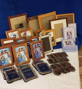 lot 6360 image: Collection of Photo Frames  2 in. x 2in. up to 8 12 in. x 11 in.