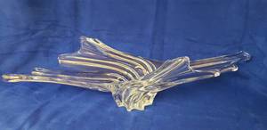 lot 6417 image: Vintage Vannes Crystal of France - Huge Winged Wave Hand Blown Art Glass Piece  small chip on base on underside