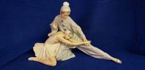 lot 6433 image: Lladro #4935 -  Large Closing Scene Ballerina & Clown Dancers Collector Statue - No Box
