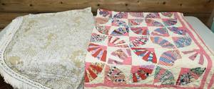 lot 1014 image: Vintage Fan Quilt (68 x 82 in.) and Full Size Fringed Brochade Bedspread