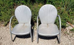 lot 1022 image: Pair of Vintage Silver Metal Patio Chairs  Seat 19 in.  Some Rust