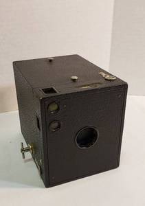 lot 1063 image: Antique Eastman Kodak No. 3 Brownie Camera Model B (Mar. 21, 1916)