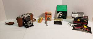 lot 1064 image: Vintage Ansco Speedex Special R Camera  Made in Germany wother Camera Accessories