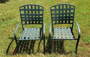 lot 1092 image: Pair of Green Woven Patio Chairs  Seat 17 in.