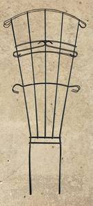 lot 1140 image: 4 Ft. Green Metal Trellis