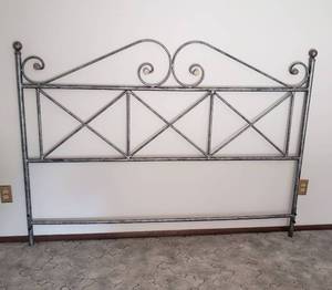 lot 102 image: Metal King Size Headboard